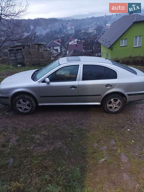 Лифтбек Skoda Octavia 1998 в Ужгороде