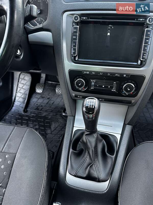 Універсал Skoda Octavia 2012 в Ужгороді