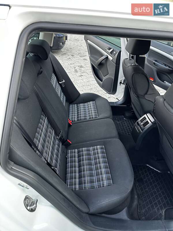 Універсал Skoda Octavia 2012 в Ужгороді