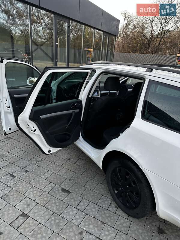 Універсал Skoda Octavia 2012 в Ужгороді