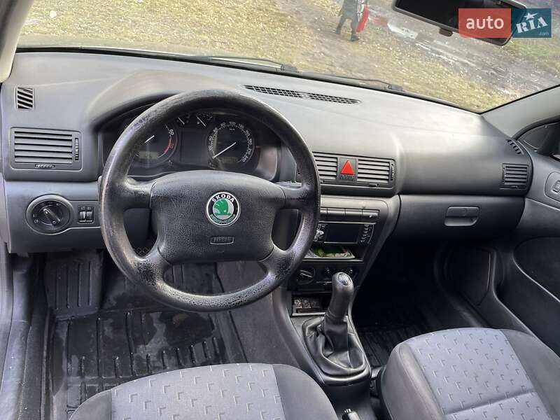 Лифтбек Skoda Octavia 2001 в Днепре