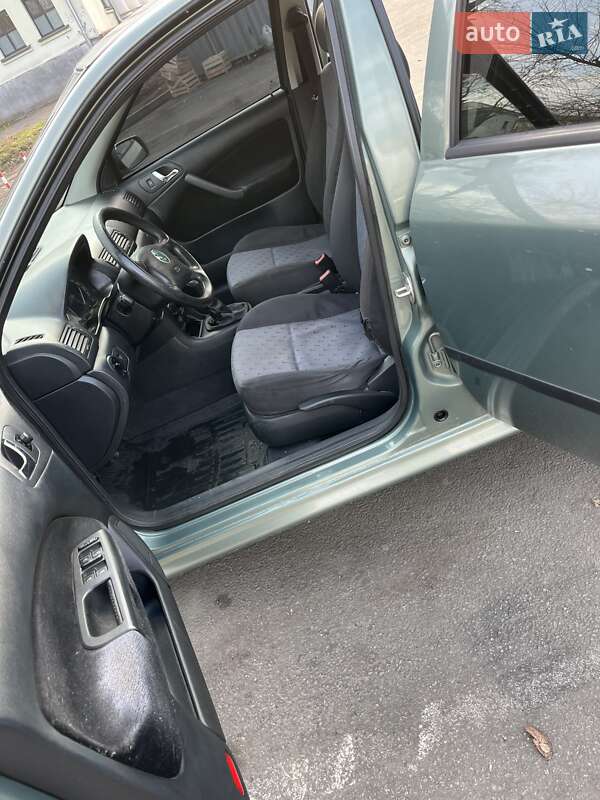 Лифтбек Skoda Octavia 2001 в Днепре