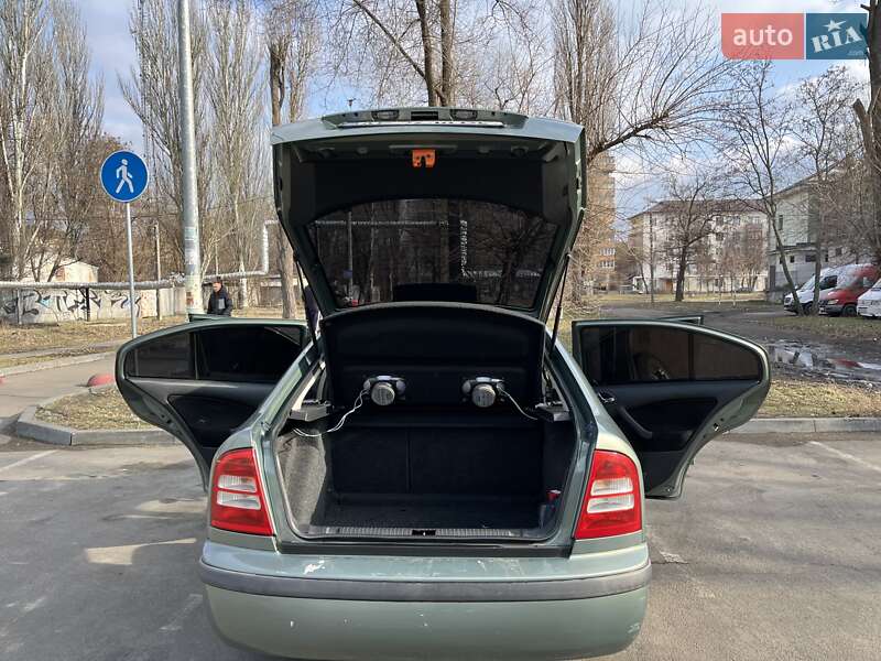 Лифтбек Skoda Octavia 2001 в Днепре