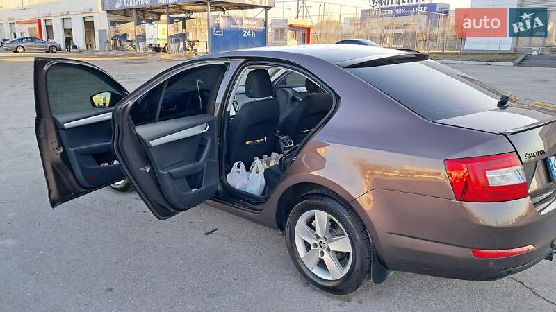 Лифтбек Skoda Octavia 2015 в Запорожье