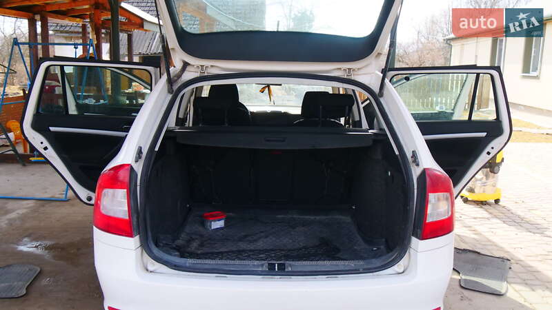 Універсал Skoda Octavia 2011 в Бережанах