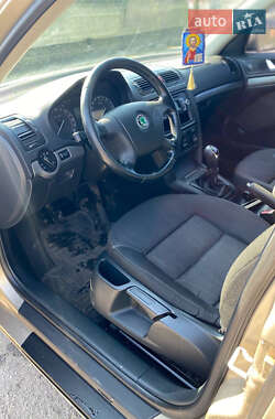 Лифтбек Skoda Octavia 2005 в 