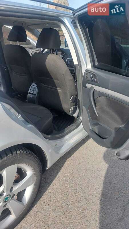 Универсал Skoda Octavia 2011 в Звягеле