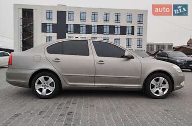 Лифтбек Skoda Octavia 2010 в 