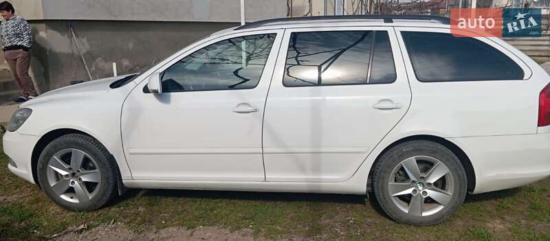 Универсал Skoda Octavia 2011 в Виноградове