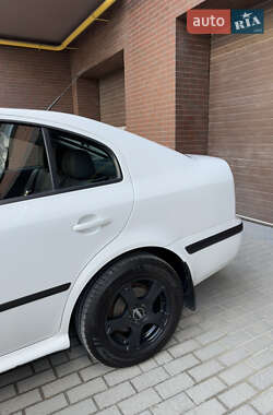 Лифтбек Skoda Octavia 2009 в 