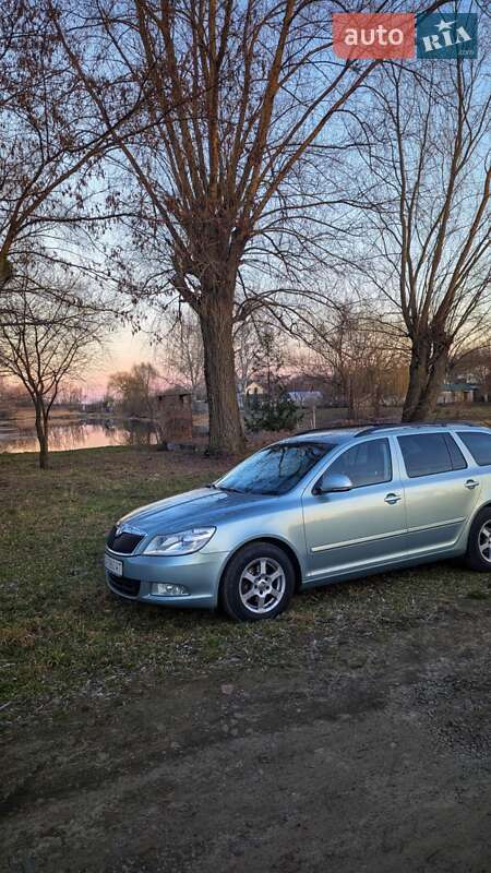 Універсал Skoda Octavia 2009 в Черкасах