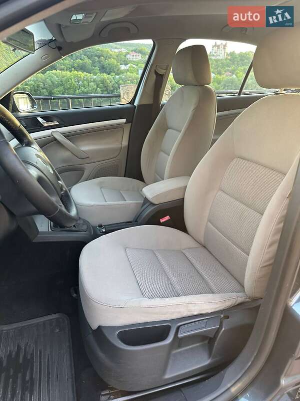 Лифтбек Skoda Octavia 2006 в Могилев-Подольске