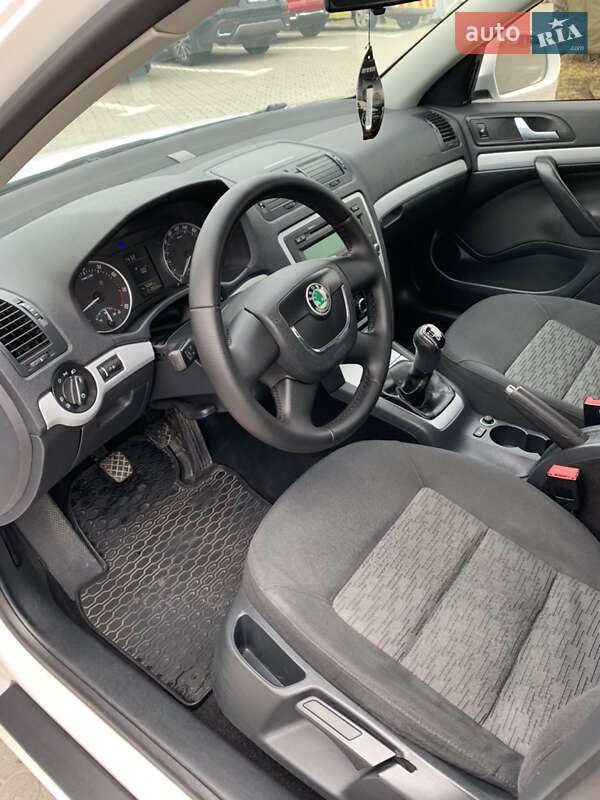 Лифтбек Skoda Octavia 2011 в Черновцах