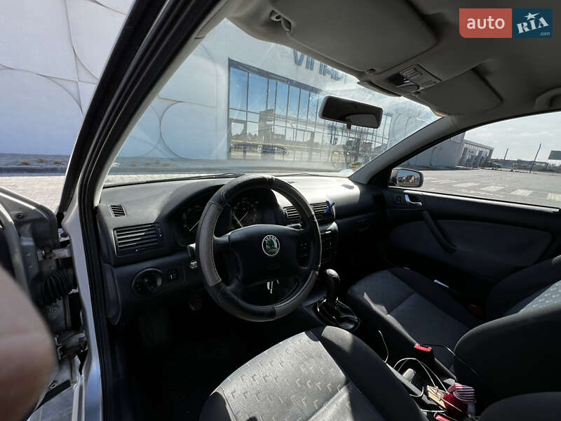 Лифтбек Skoda Octavia 2002 в Луцке