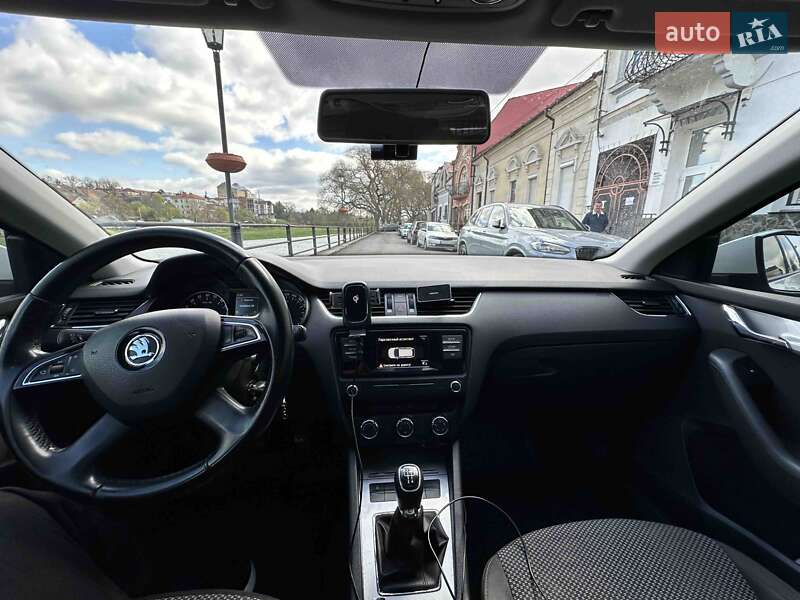 Універсал Skoda Octavia 2015 в Ужгороді