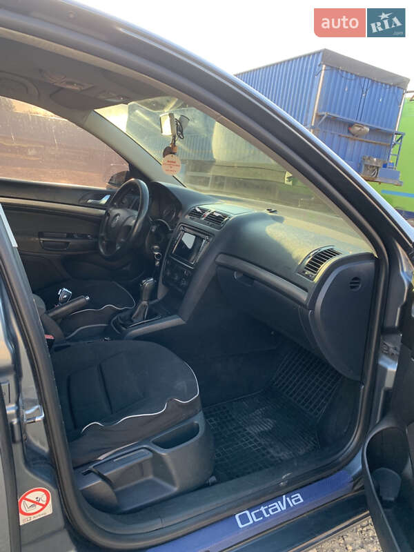 Ліфтбек Skoda Octavia 2006 в Новій Одесі