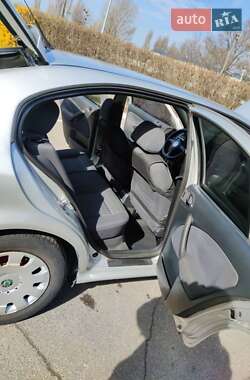 Лифтбек Skoda Octavia 2003 в 