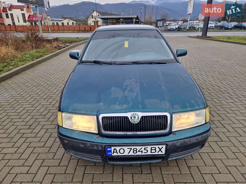 Ліфтбек Skoda Octavia 1998 в 