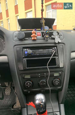 Лифтбек Skoda Octavia 2005 в 