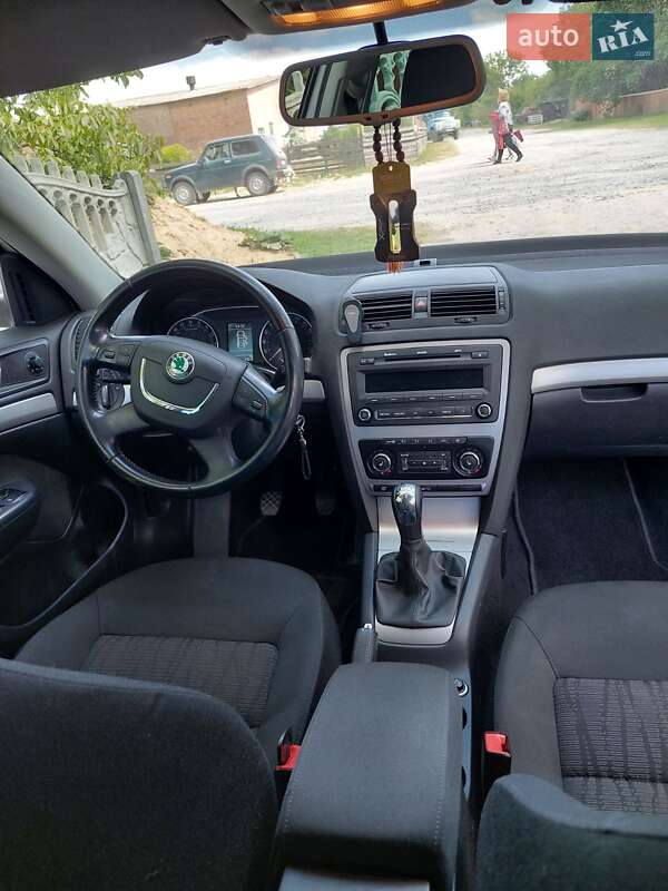 Універсал Skoda Octavia 2009 в Звягелі
