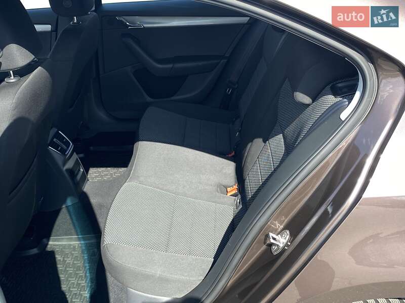 Лифтбек Skoda Octavia 2015 в Днепре