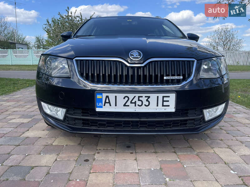 Универсал Skoda Octavia 2014 в Вишневом