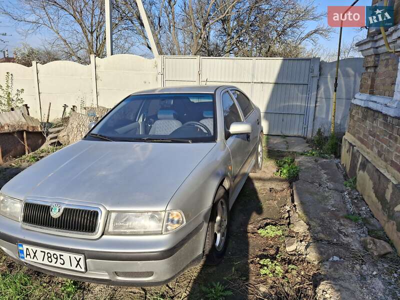 Лифтбек Skoda Octavia 1998 в 
