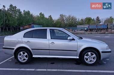 Лифтбек Skoda Octavia 2004 в 