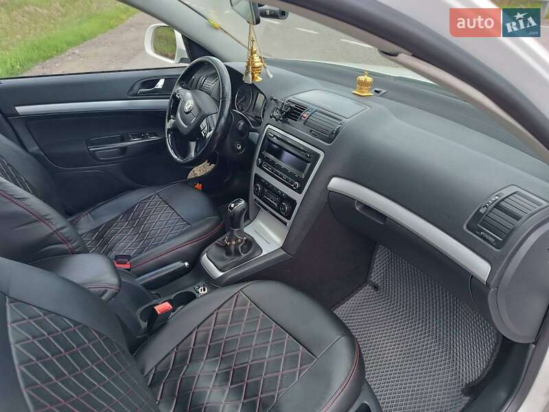 Универсал Skoda Octavia 2011 в Подобовце