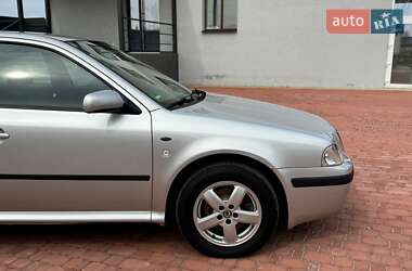 Лифтбек Skoda Octavia 2003 в 