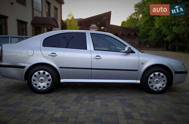 Лифтбек Skoda Octavia 2009 в 