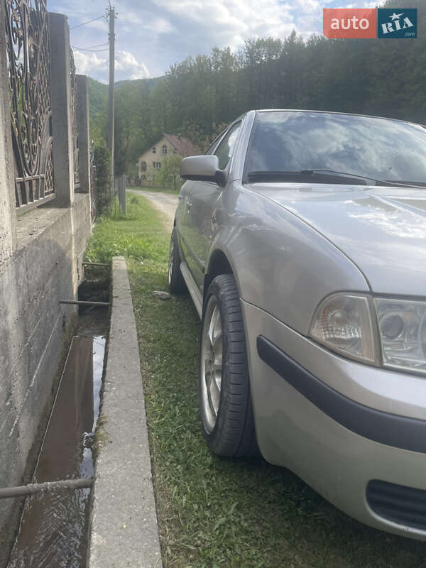 Лифтбек Skoda Octavia 2003 в 