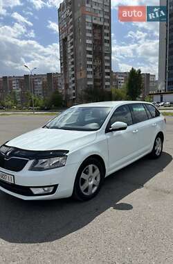 Універсал Skoda Octavia 2015 в Черкасах