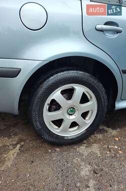 Универсал Skoda Octavia 2002 в 