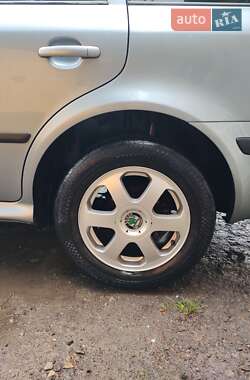 Универсал Skoda Octavia 2002 в 