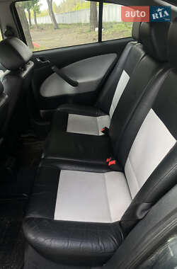 Лифтбек Skoda Octavia 2002 в 