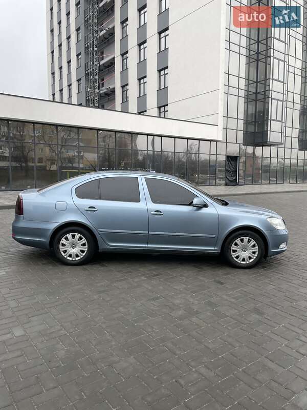 Ліфтбек Skoda Octavia 2010 в Дніпрі