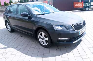 Универсал Skoda Octavia 2019 в Остроге