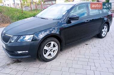 Универсал Skoda Octavia 2019 в Остроге