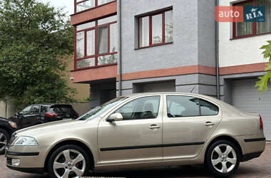 Лифтбек Skoda Octavia 2005 в 