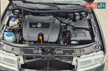 Лифтбек Skoda Octavia 2004 в 