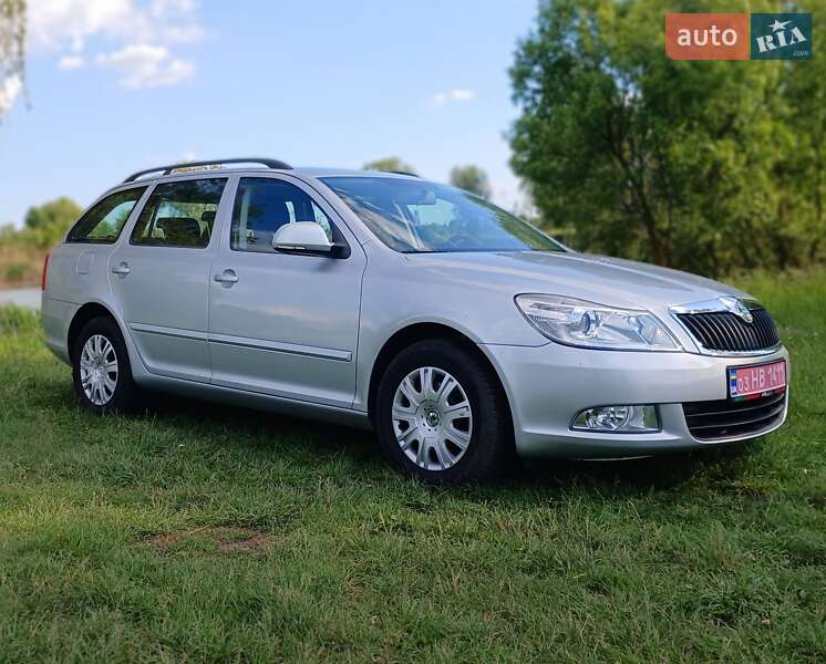 Универсал Skoda Octavia 2011 в Хороле