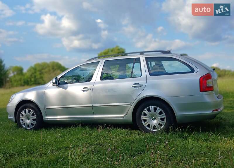 Универсал Skoda Octavia 2011 в Хороле