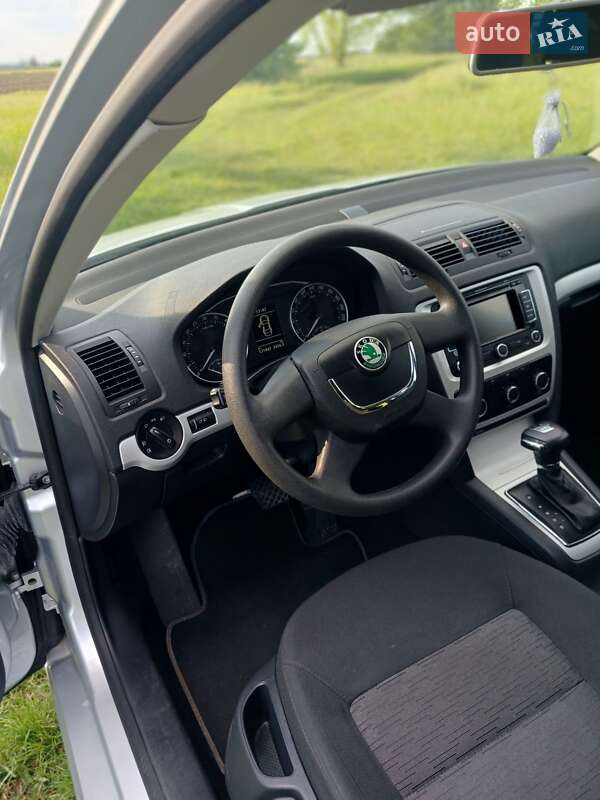 Универсал Skoda Octavia 2011 в Хороле