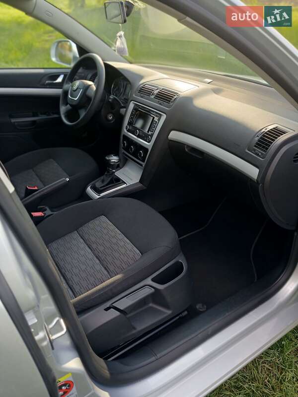 Универсал Skoda Octavia 2011 в Хороле