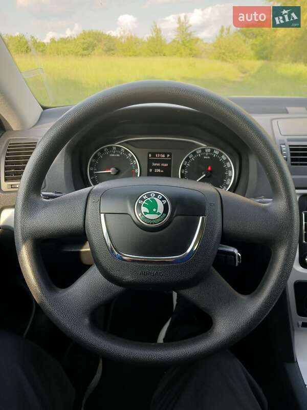 Универсал Skoda Octavia 2011 в Хороле