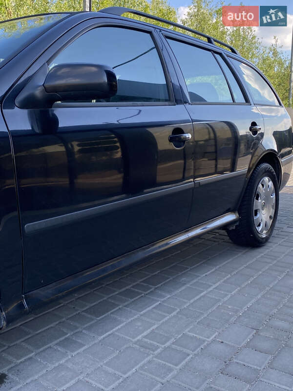 Універсал Skoda Octavia 2002 в Звягелі