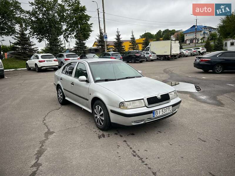 Лифтбек Skoda Octavia 1999 в 