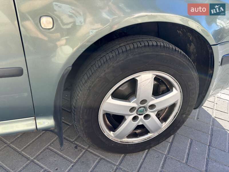 Лифтбек Skoda Octavia 2001 в Днепре