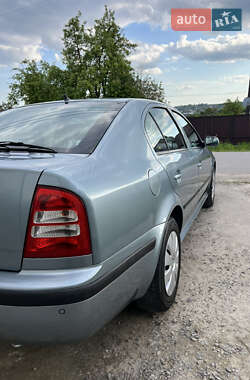 Лифтбек Skoda Octavia 2002 в 